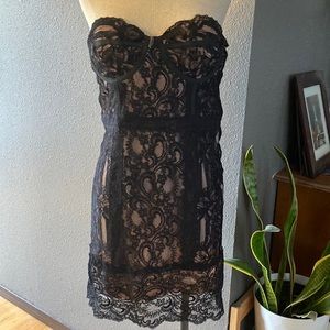 NWOT Nicole Miller lace strapless dress
